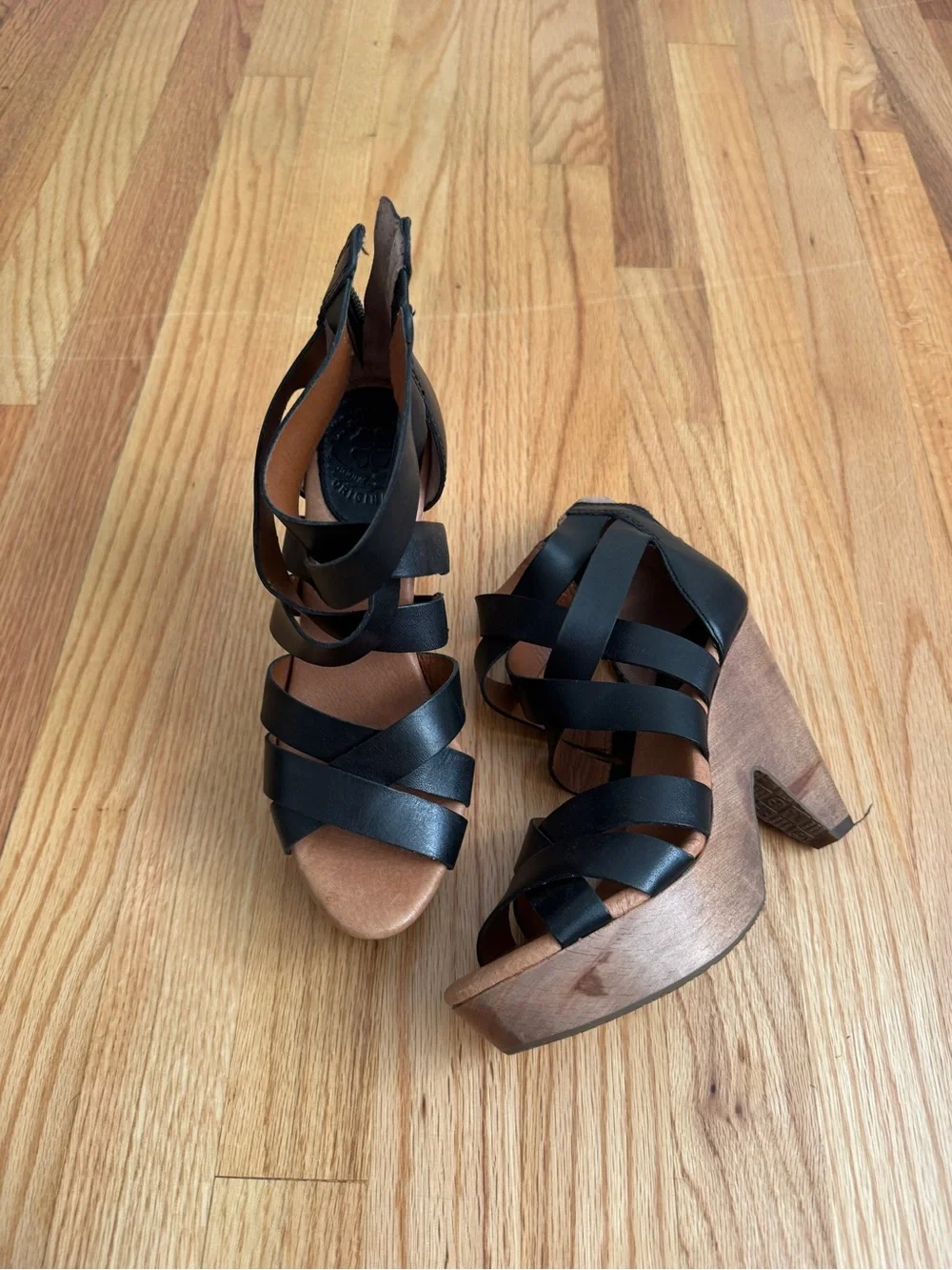 Lucky Brand size 6 Black Strappy Leather Platform Sandals